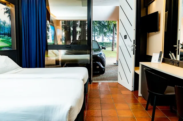 غرفة قياسية بسريرين منفصلين بإطلالة على الحديقة، Hotel Pineta 1/4