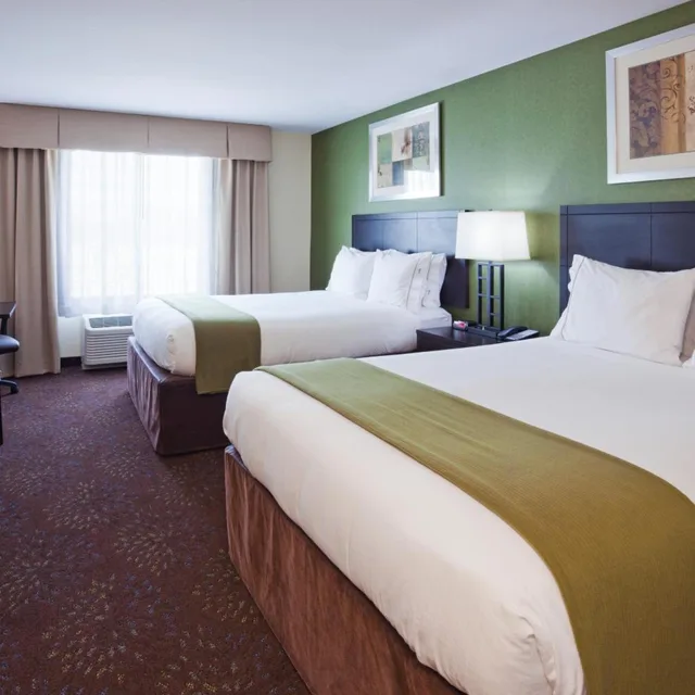 غرفة بسريرين مزدوجين لذوي الإعاقة، Holiday Inn Express Hotel Suites Rochester 1/8