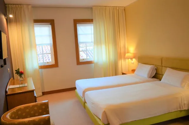 غرفة قياسية رباعية، Hotel Toural 1/1