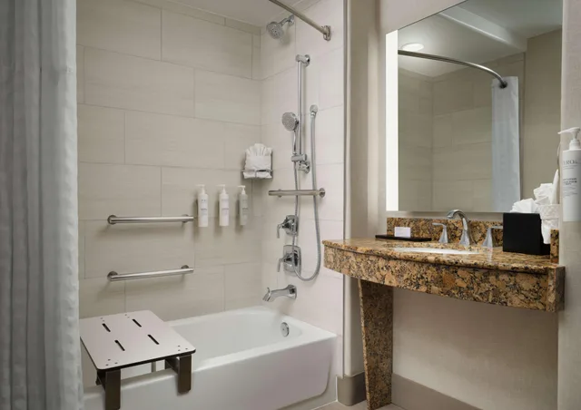 غرفة بسرير كينج لذوي الإعاقة، Embassy Suites Tucson Paloma Village 4/4