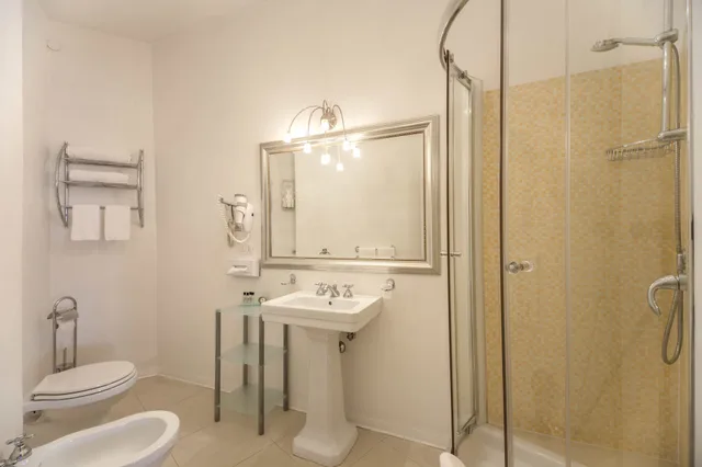 غرفة ثلاثية، Relais Fontana di Trevi 9/10