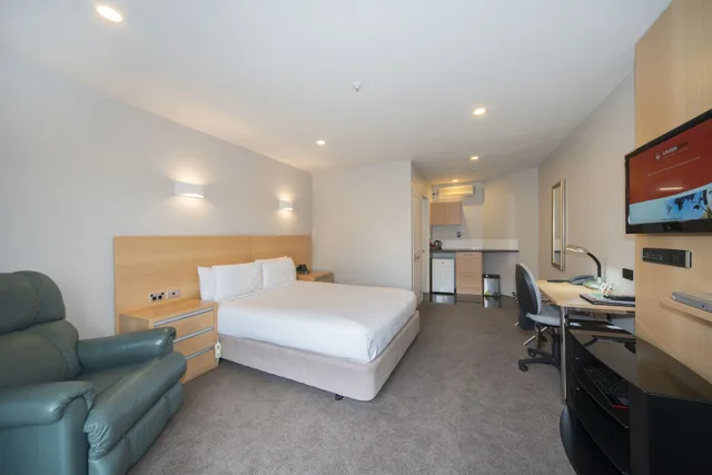 استوديو سوبيريور، Best Western Ellerslie International 3/9