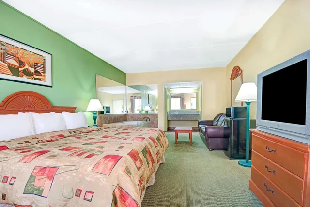 جناح استوديو ديلوكس بسرير كينج، Super 8 by Wyndham Nashville Near Downtown / I-40 1/7