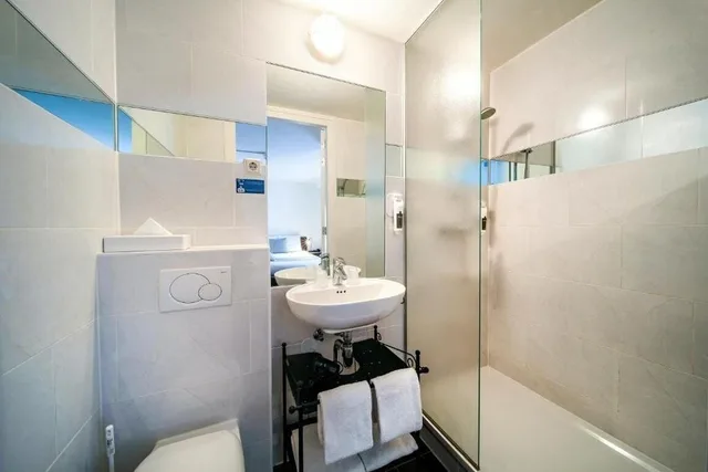 Junior, Double Bed, H2OTEL Rotterdam 5/5