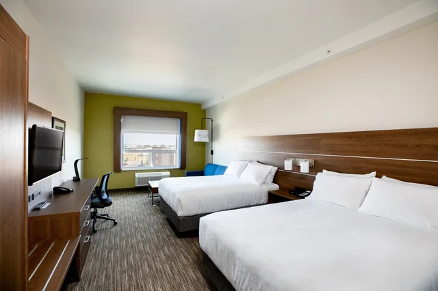 جناح بسريرين كوين مع أريكة، Holiday Inn Express Lethbridge Southeast 1/4