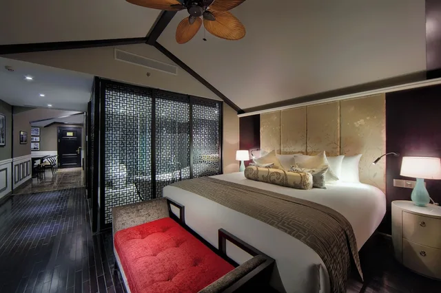 جناح سيغنتشر بسرير كينج وسريرين منفصلين بغرفتي نوم، HOTEL ROYAL HOI AN, The Legacy by the River 7/10