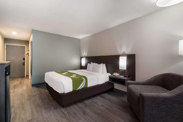 غرفة بسرير كوين لذوي الإعاقة، Quality Inn & Suites Wilsonville OR 5/6