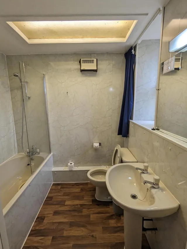 غرفة مفردة، Eliza House 5/5
