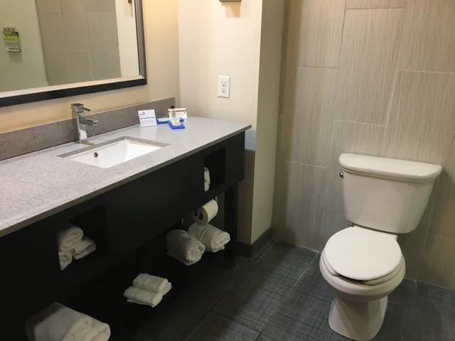 غرفة تنفيذية بسريرين كوين، Holiday Inn Express & Suites Havelock NW-New Bern, an IHG Hotel 1/2