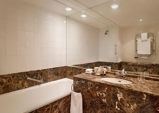 غرفة كلوب مفردة، Millennium Hotel and Conference Centre Gloucester London 7/8