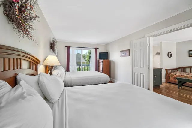 كوخ بسريرين كوين، Country Inn At Camden Rockport 1/3