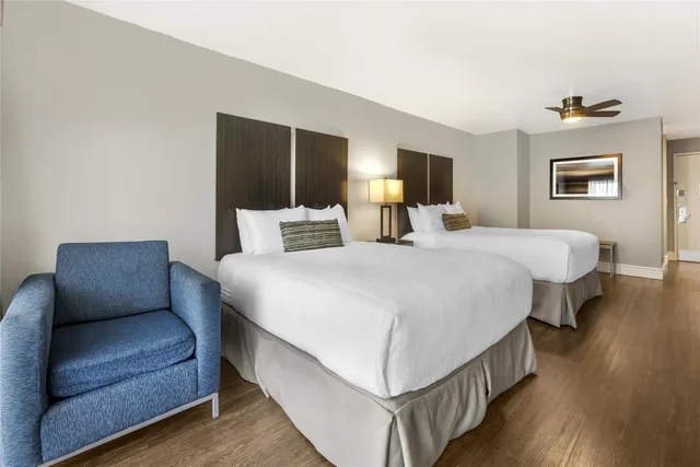 غرفة بسريرين كوين بإطلالة على النهر بشرفة، Best Western Pier Point Inn 4/6
