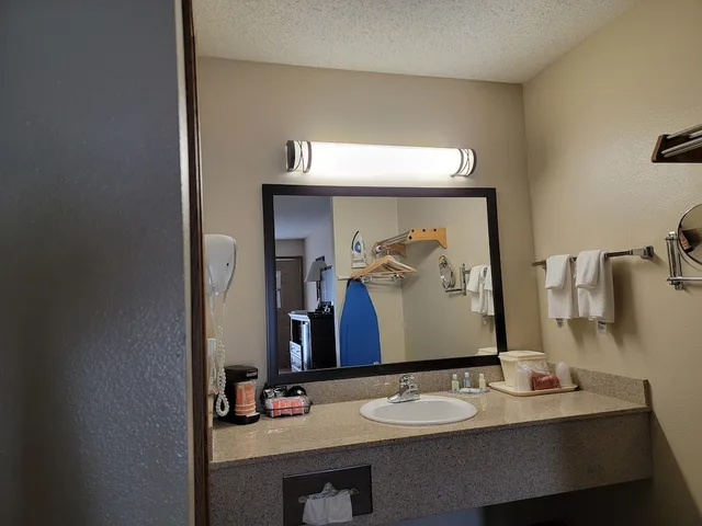 Efficiency, 2 Double Beds، Quality Inn West-Branson Theatre District 7/7