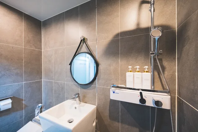 غرفة تقليدية بسرير كوين، B&F Hotel 1/1