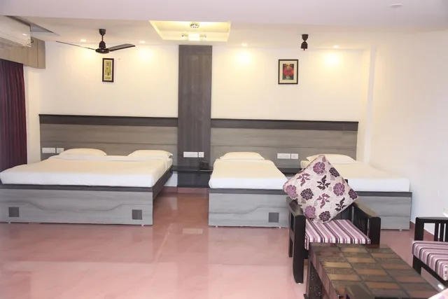 غرفة عائلية بسريرين مزدوجين، Hotel Karpagam International 2/5