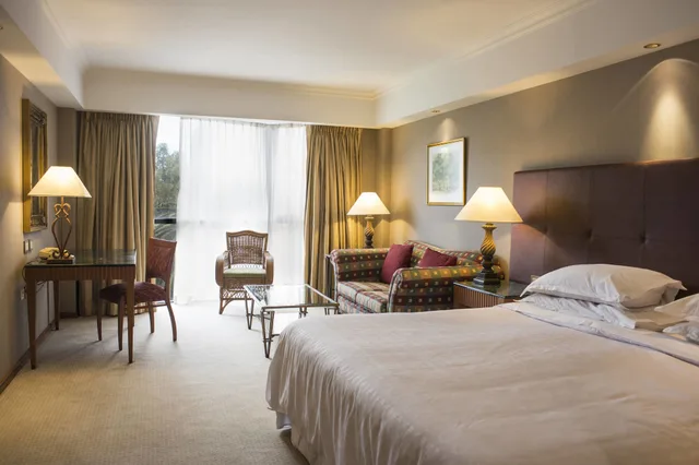 غرفة كلاسيكية بسريرين منفصلين، Sheraton Pilar Hotel and Convention Center 1/6