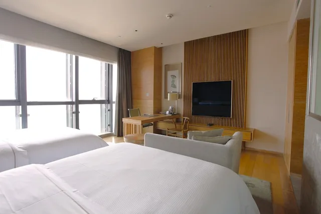 غرفة تنفيذية بسريرين منفصلين، The Westin Chongqing Liberation Square 1/7