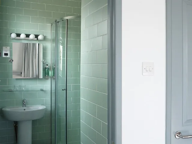 Room, Twin Beds, King Bed, Garden View, Accessible, The Lerryn Hotel 2/3