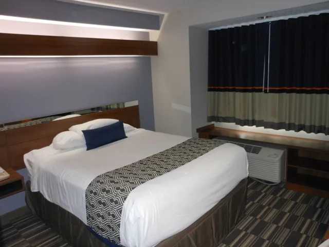 غرفة بسرير كوين، Microtel Inn Suites By Wyndham Sioux Falls 6/10