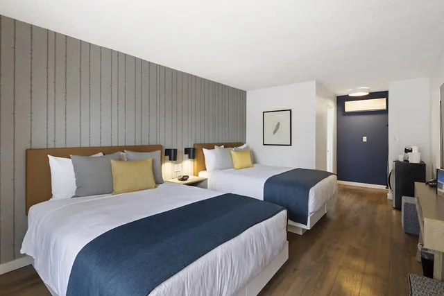 غرفة قياسية بسريرين كوين في الطابق الأرضي، Sea Harbor Hotel 2/2