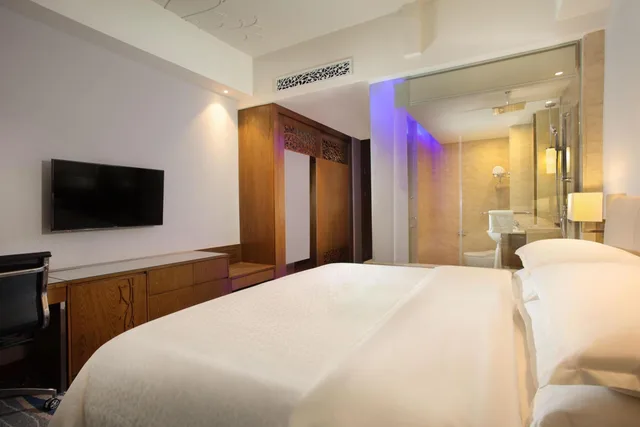غرفة ديلوكس بسرير كينج بإطلالة على البحر، FOUR POINTS BY SHERATON MANADO 6/10