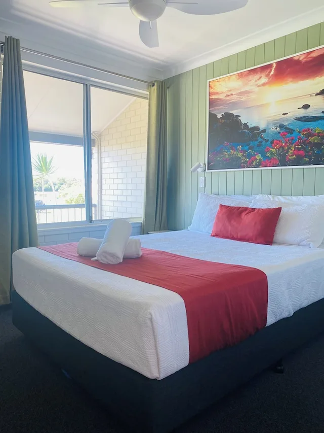 غرفة عائلية بسرير كوين وسريرين منفصلين، ILUKA MOTEL 1/6