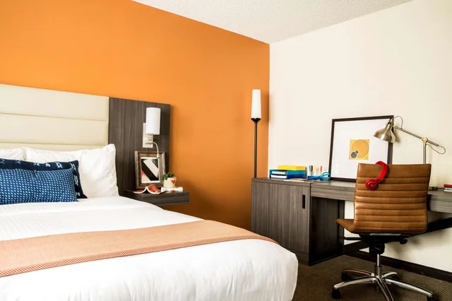 غرفة بريميوم بسرير كينج مع أريكة، Hotel Avante A Joie de Vivre Boutique Hotel 3/5