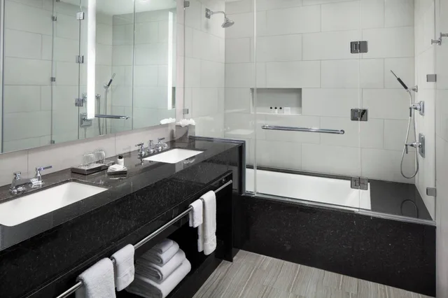 غرفة بسريرين كوين بإطلالة على الحديقة، The St. Anthony A Luxury Collection Hotel San Antonio 7/7