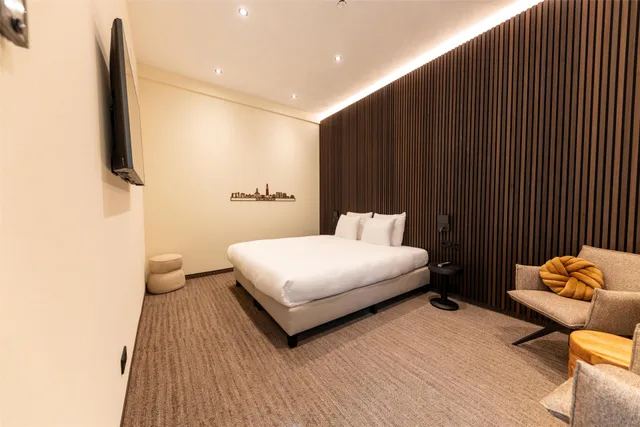 غرفة مفردة بسرير كينج مع أريكة، Flonk Hotel Groningen Centre, Bw Signature Collection 1/2