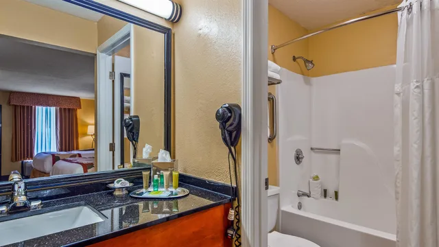 غرفة قياسية بسريرين مزدوجين يُسمح فيها بالحيوانات الأليفة، Best Western Corbin Inn 7/9