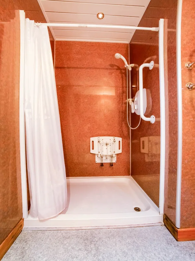 Lodge, Double Bed, Annex، Oyo Loch Ness Drumnadrochit Hotel 5/5