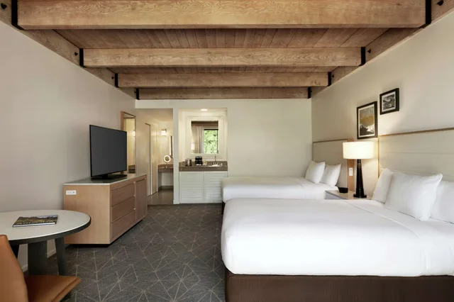 Room, 2 Queen Beds, Balcony or Patio، Doubletree Resort By Hilton Paradise Valley - Scottsdale 8/10
