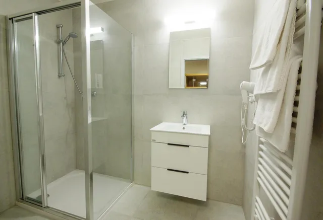 غرفة رباعية بأربعة أسرّة، Adeba Hotel 3/3