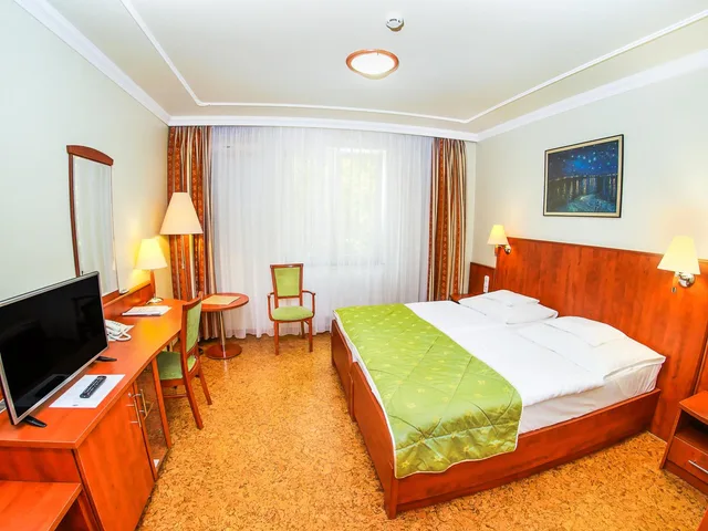 Room, Double or Twin Bed, No Balcony, New Building، Hotel Silver 1/2