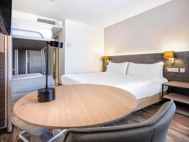 غرفة عائلية بإطلالة على البحر، Hotel Cadiz Paseo Del Mar Affiliated By Melia 7/10