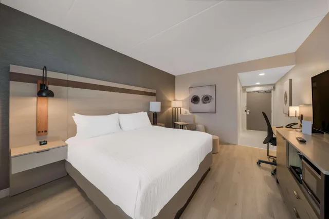 غرفة بسرير كينج لذوي الإعاقة، Best Western Plus Parry Sound 1/3