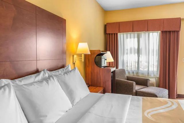 جناح بسرير كينج، Quality Inn Calera I-65 exit 231 2/2