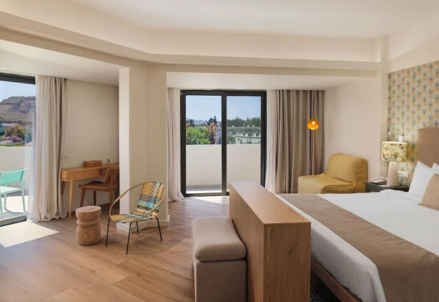 غرفة ديلوكس عائلية بسرير كوين بإطلالة على الحديقة مع أريكة، Leonardo Kolymbia Resort 3/10