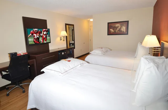 غرفة بريميوم بسريرين مزدوجين، Red Roof Plus Suites Opelika 4/6