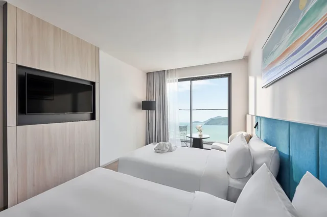 غرفة بسريرين منفصلين بإطلالة على البحر، December Hotel 1/2