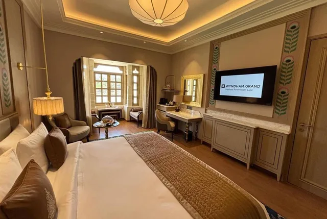 Mew, Superior, King Bed, Pool View، Wyndham Grand Udaipur Fateh Sagar Lake 4/8