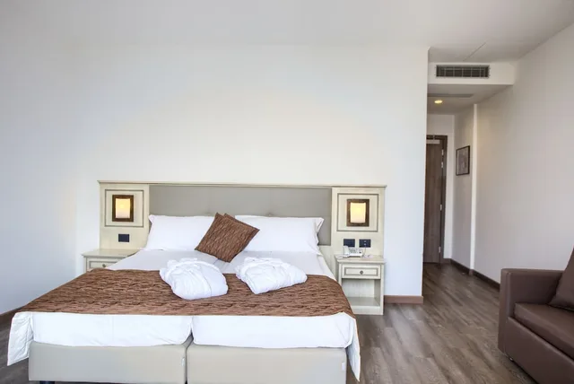 غرفة سوبيريور بإطلالة على البحيرة، Hotel Le Balze Aktiv & Wellness 1/3