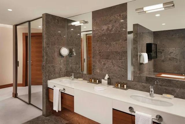 1 Bedroom, Signature, Sheraton, Suite, King Bed, Sea View, Club Lounge Access، Sheraton Istanbul Atakoy Hotel 5/6