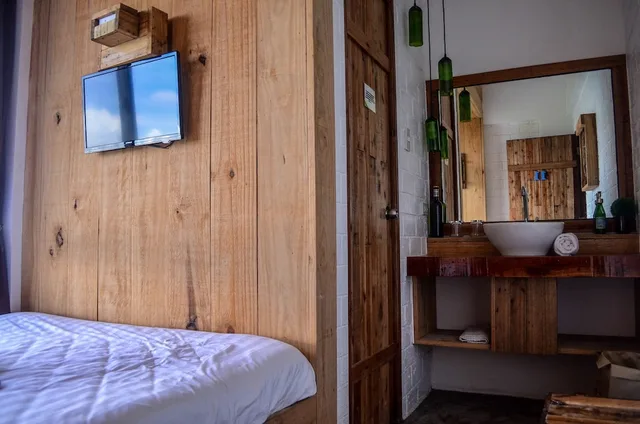غرفة بسرير كوين بإطلالة على الحديقة، Cabins By Eco Hotel Tagaytay 2/3