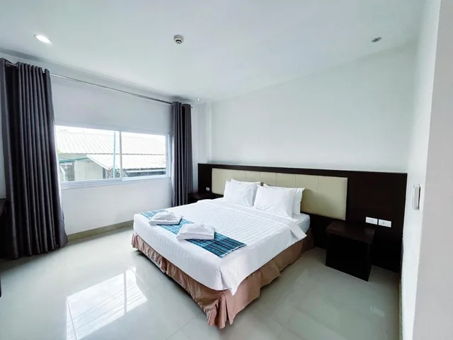 غرفة بسرير كينج بإطلالة على المسبح، Bualinn Resort Nongkhai 1/10