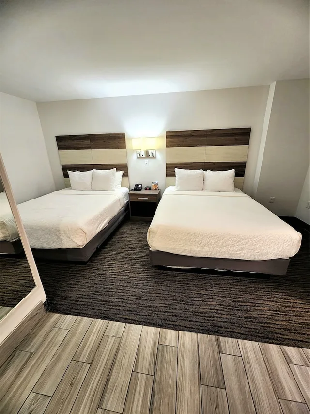 Standard, 2 Double Beds, Royalton Hotel 2/4