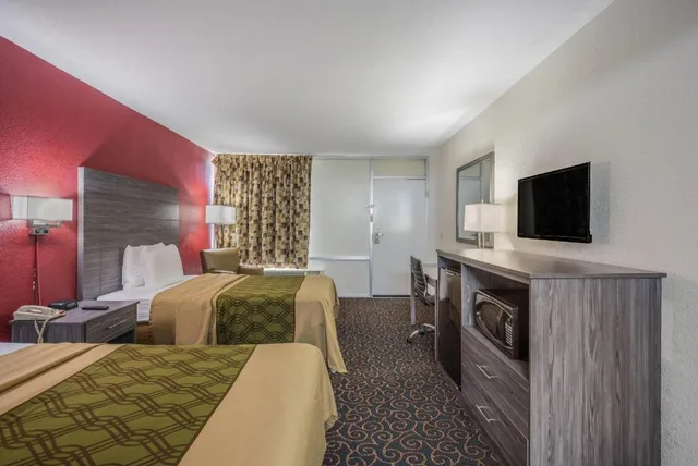 Room, 2 Double Beds, Accessible, Econo Lodge Thomasville 5/6