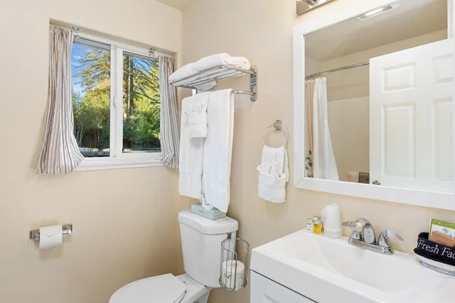 2 Bedrooms, Cottage, King and Queen Bed, Valley View, Kitchen، West Sonoma Inn and Spa 7/7