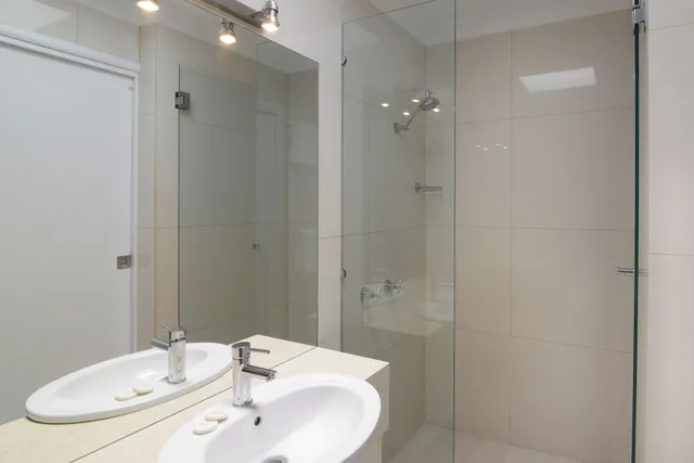 3 Bedrooms, Deluxe, 2 Bunk Beds, 2 Queen Beds, Water Front، NOOSA ENTRANCE WATERFRONT RESORT 4/5