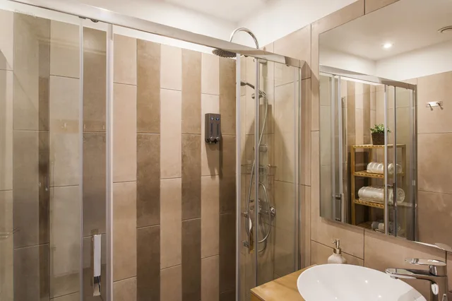 استوديو سيغنتشر بسرير كوين، Dynasta Central Suites 4/6